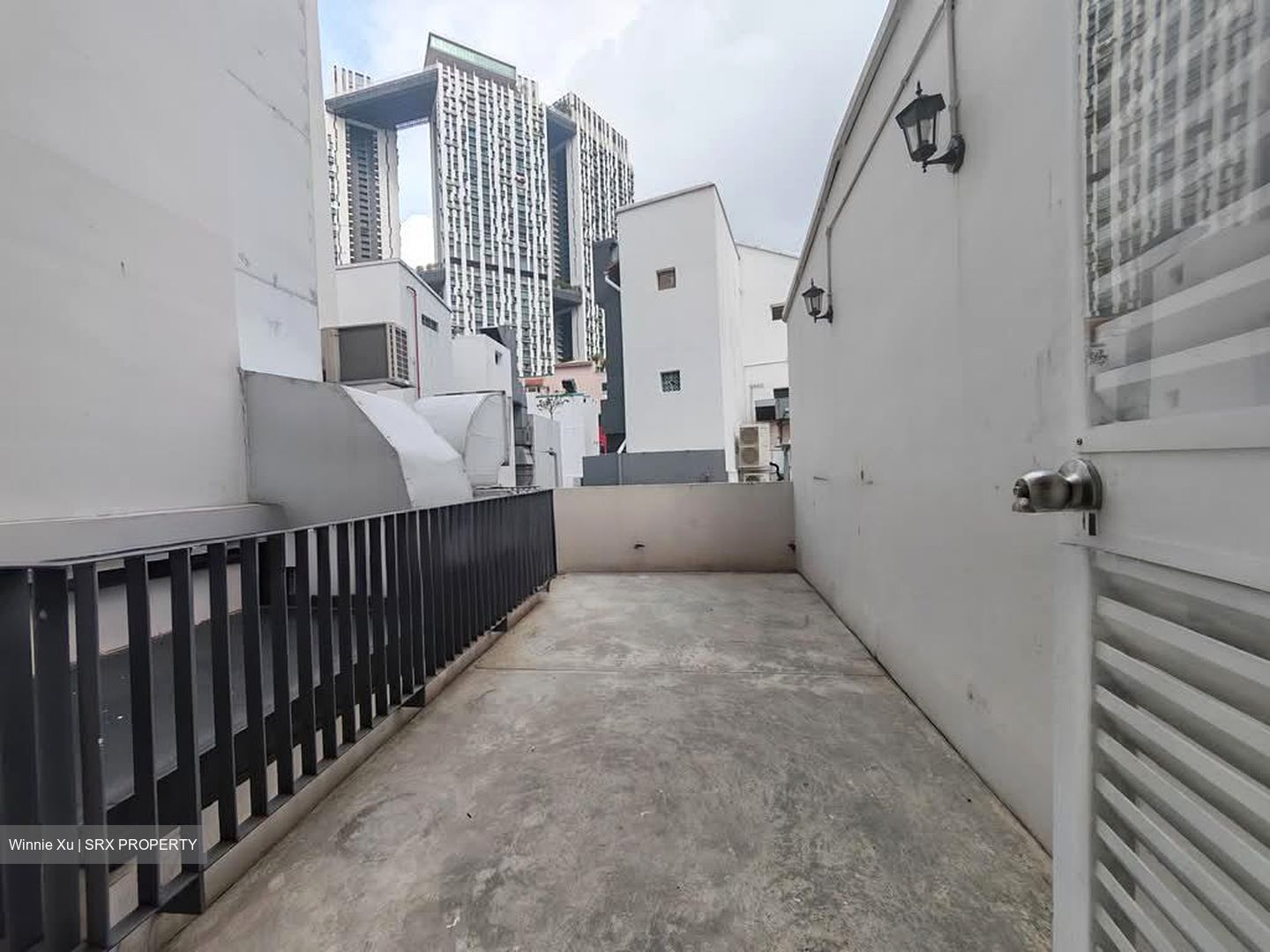 Lippo Centre (D2), Shop House #588627401